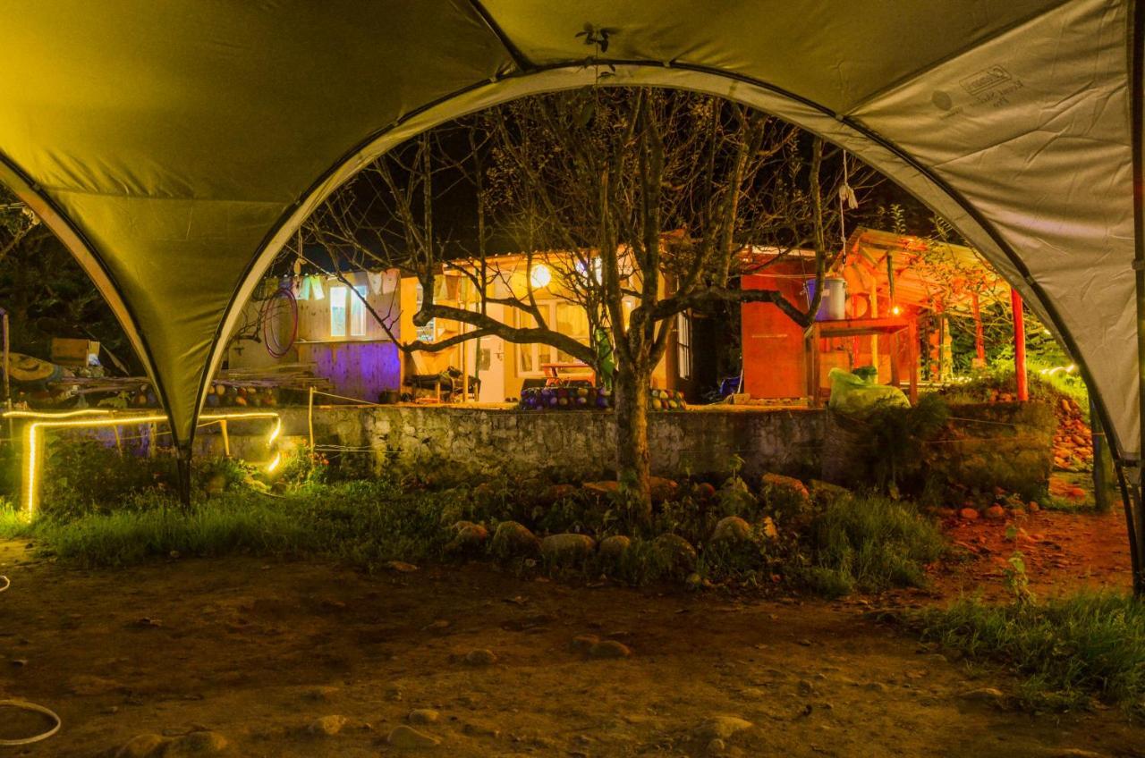 Himtrek Riverside Camps & Hostel Manali Екстер'єр фото