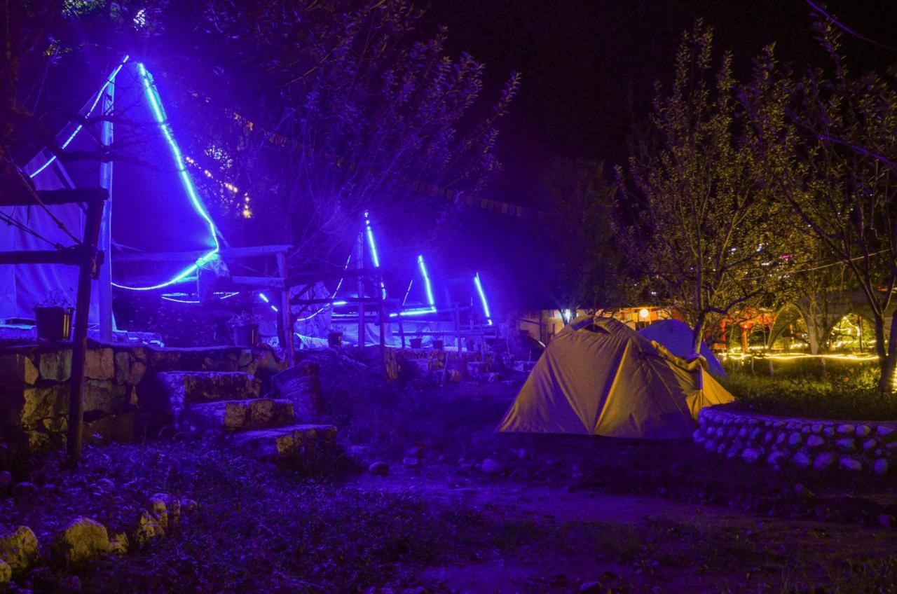 Himtrek Riverside Camps & Hostel Manali Екстер'єр фото